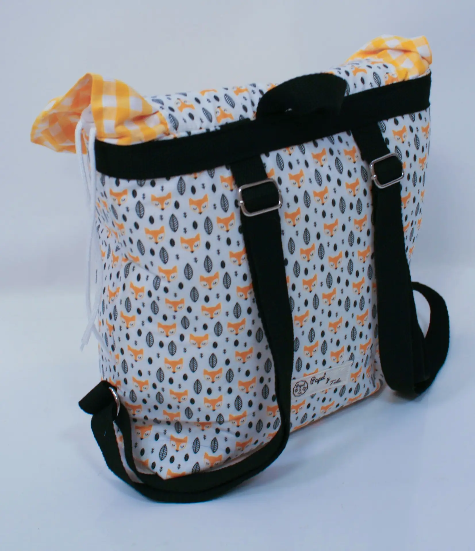 mochila zorro detras