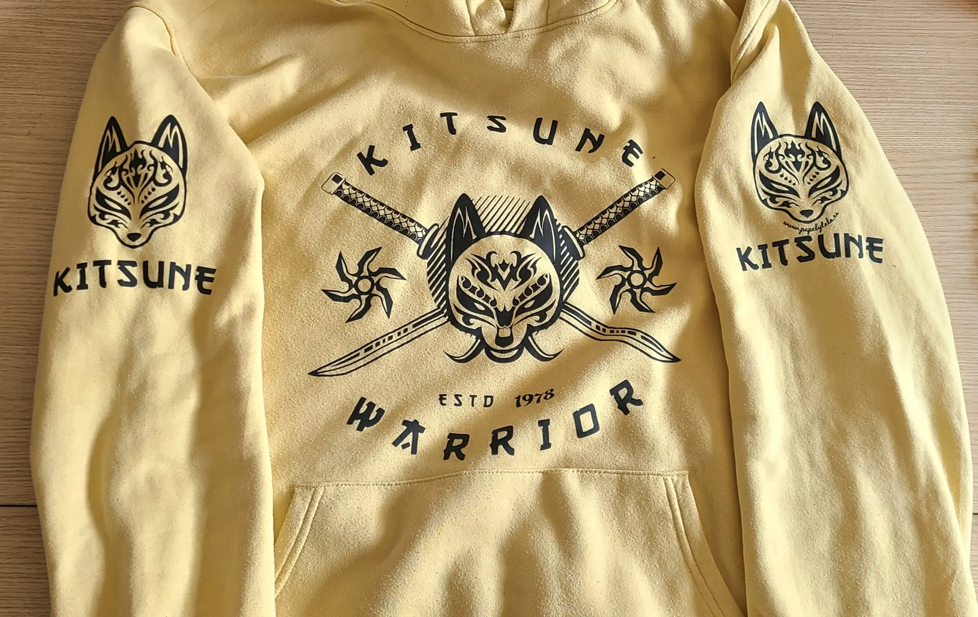 Sudadera kitsune personalizada - Imagen 3